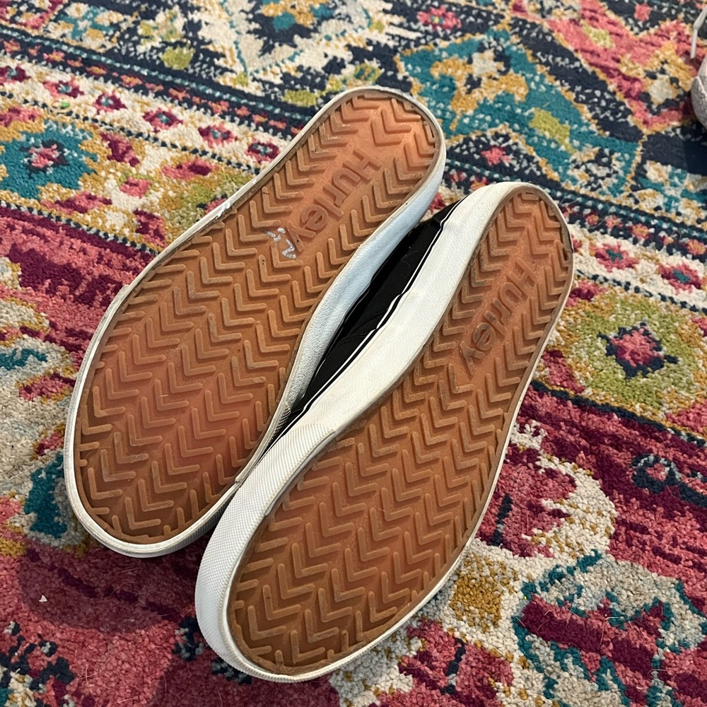 Hurley - Picture 2 of 2